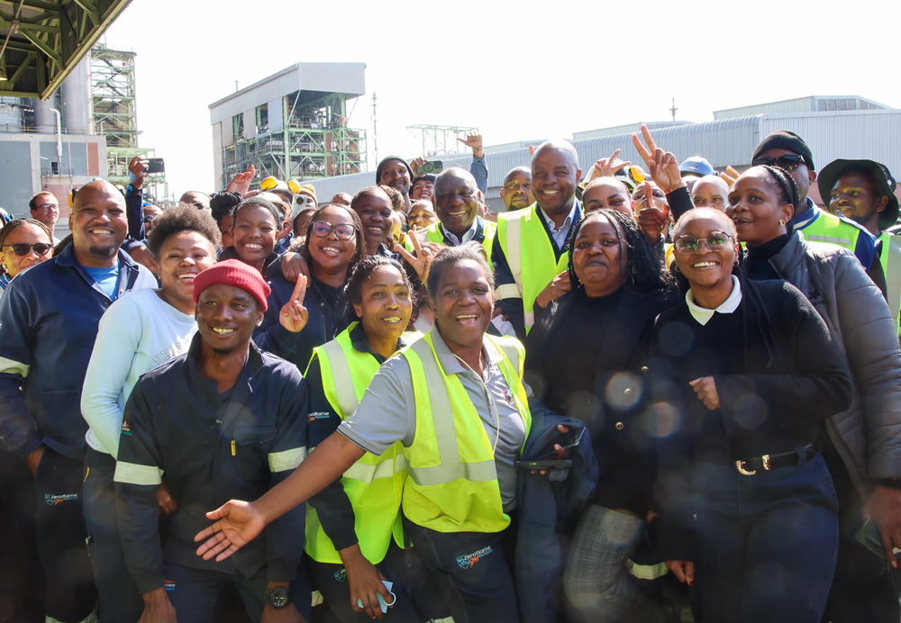 Sasol employees with President Cyril Ramaphosa